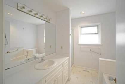 Basement Recreation Room Photo of 1523 Parker Place, White Rock, BC
