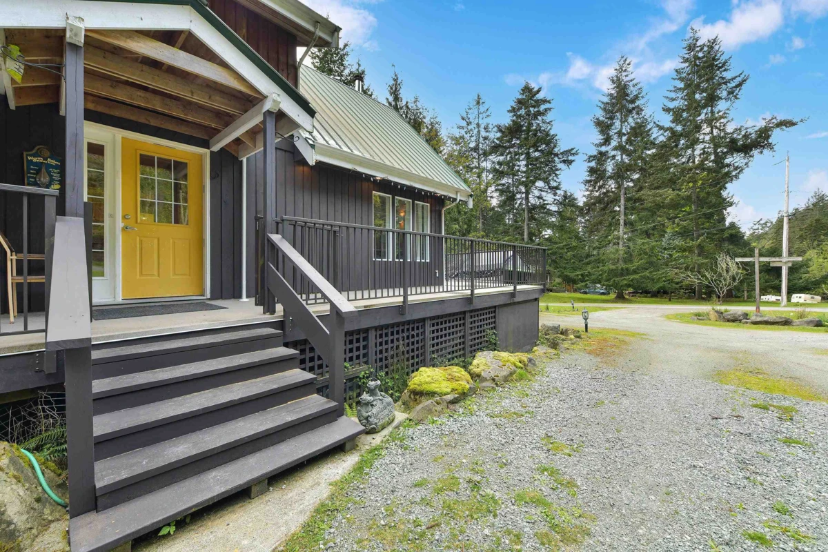 Family Room Photo of 412 Wood Dale Drive, Mayne Island, BC