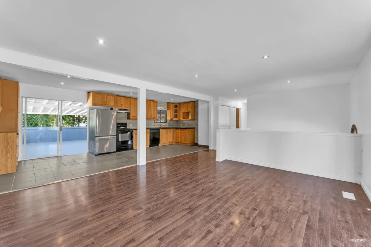 Living Room Photo of 26747 32 Avenue, Langley, BC