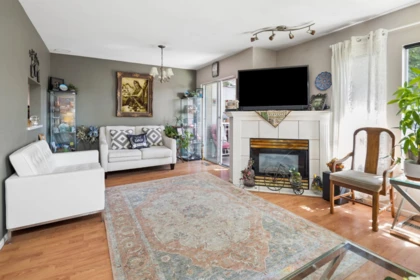 Kitchen Island Photo of TH28 2590 Panorama Drive, Coquitlam, BC