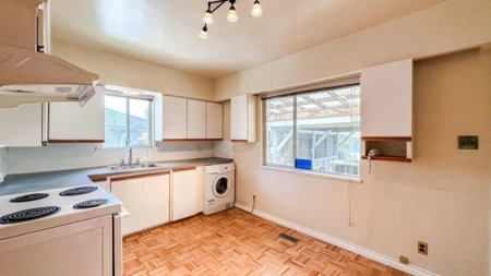 Breakfast Nook Photo of 6167 Broadway, Burnaby, BC