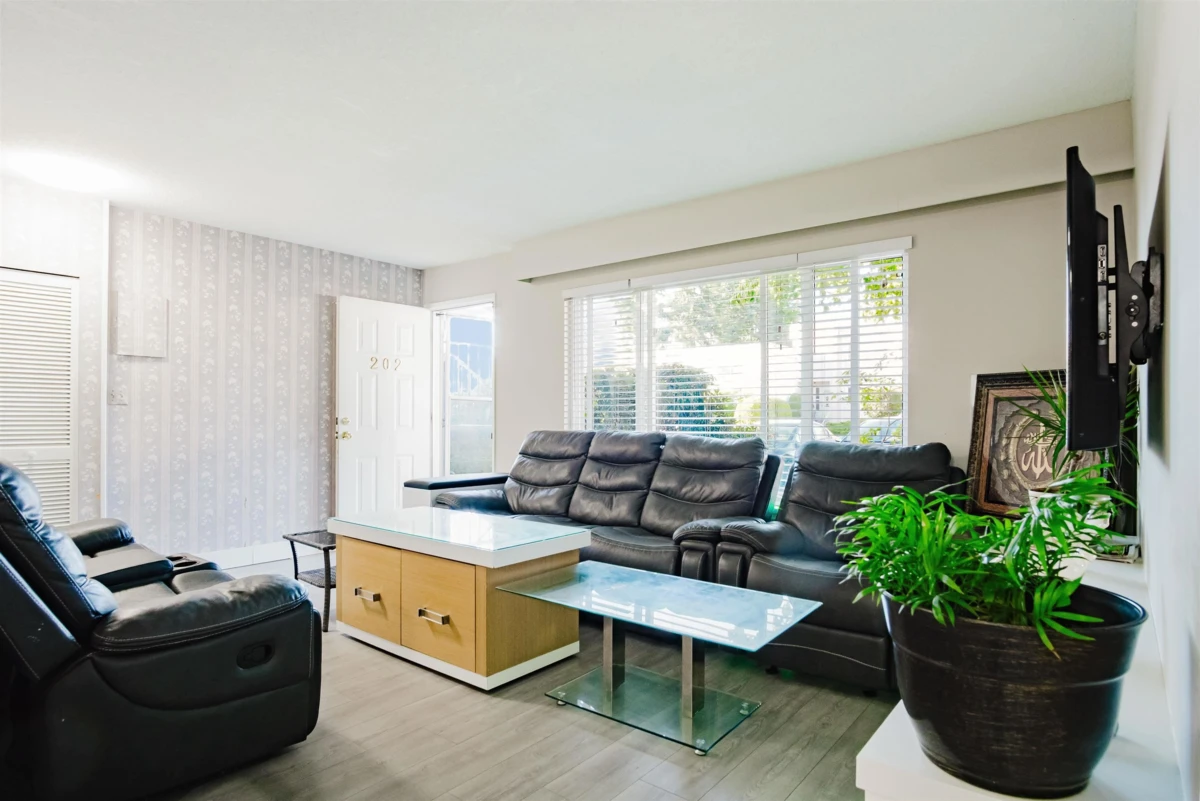 Dining Area Photo of 202 11901 89a Avenue, Delta, BC