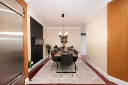 Kitchen Island Photo of 5671 Westport Road, West Vancouver, BC