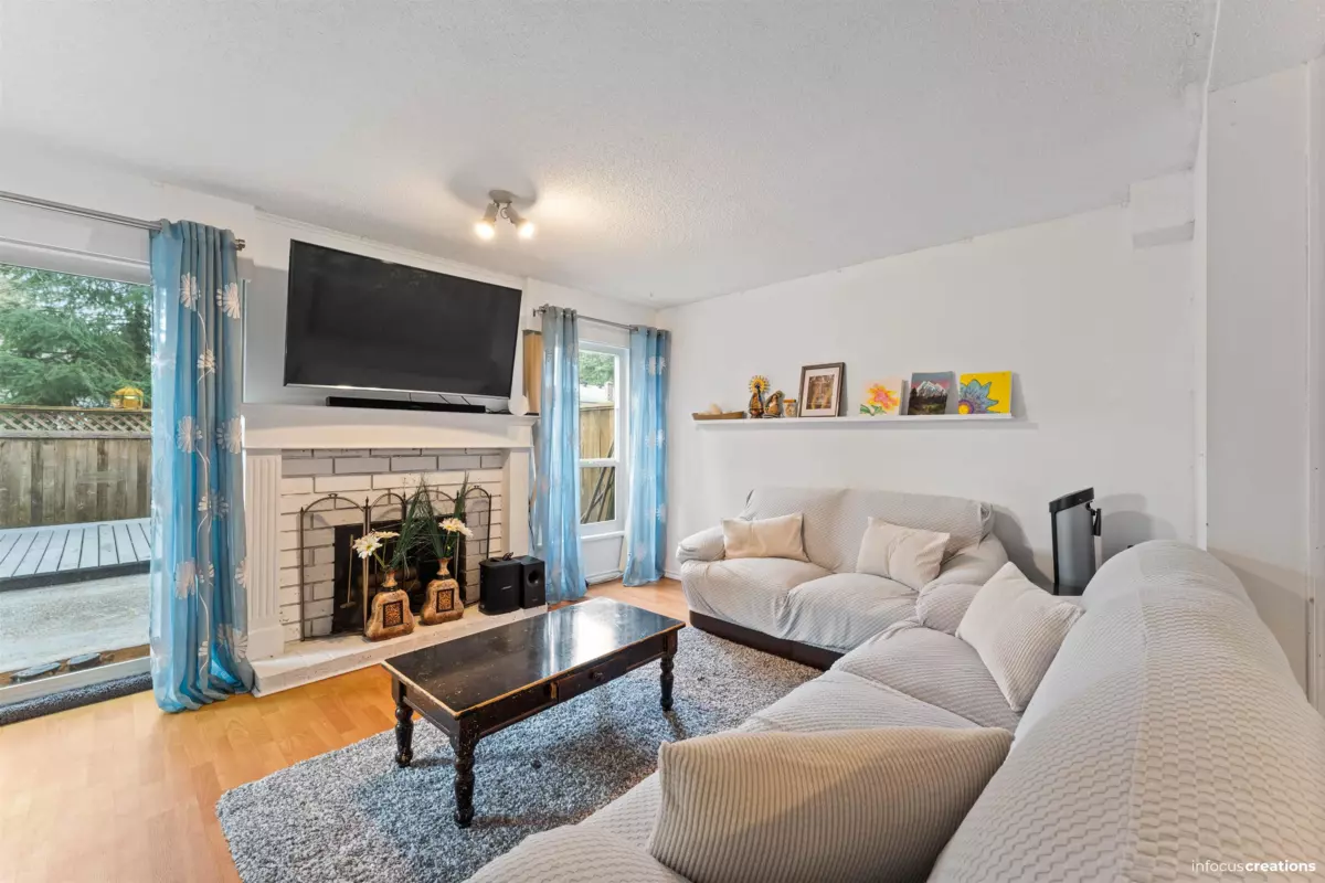Family Room Photo of 207 13931 74 Avenue, Surrey, BC