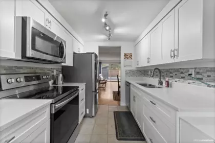 Breakfast Nook Photo of 207 13931 74 Avenue, Surrey, BC