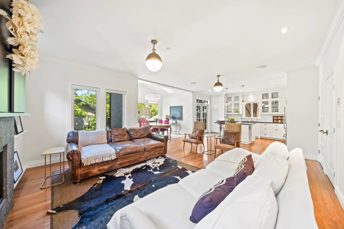 Dining Area Photo of 125 W 39th Avenue, Vancouver, BC