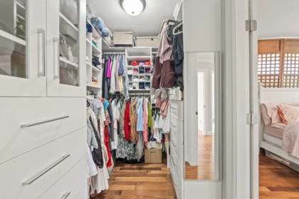 Hallway Photo of 125 W 39th Avenue, Vancouver, BC