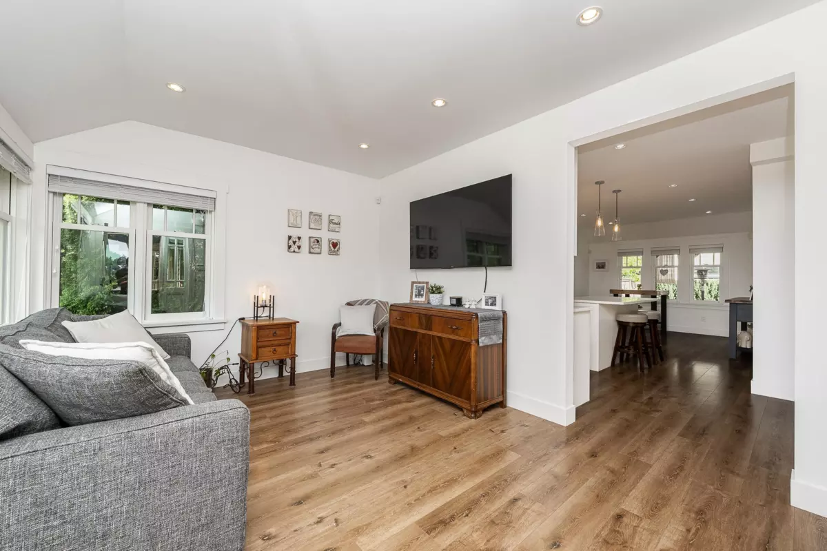 Dining Area Photo of 903 Walls Avenue, Coquitlam, BC