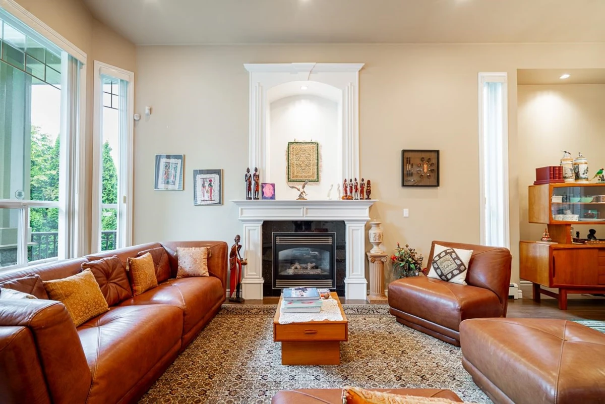 Family Room Photo of 15128 68a Avenue, Surrey, BC