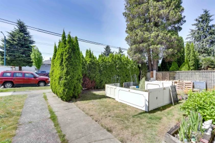 Kitchen Photo of 936 Nanaimo Street, Vancouver, BC