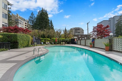Powder Room Photo of 212 1425 Esquimalt Avenue, West Vancouver, BC