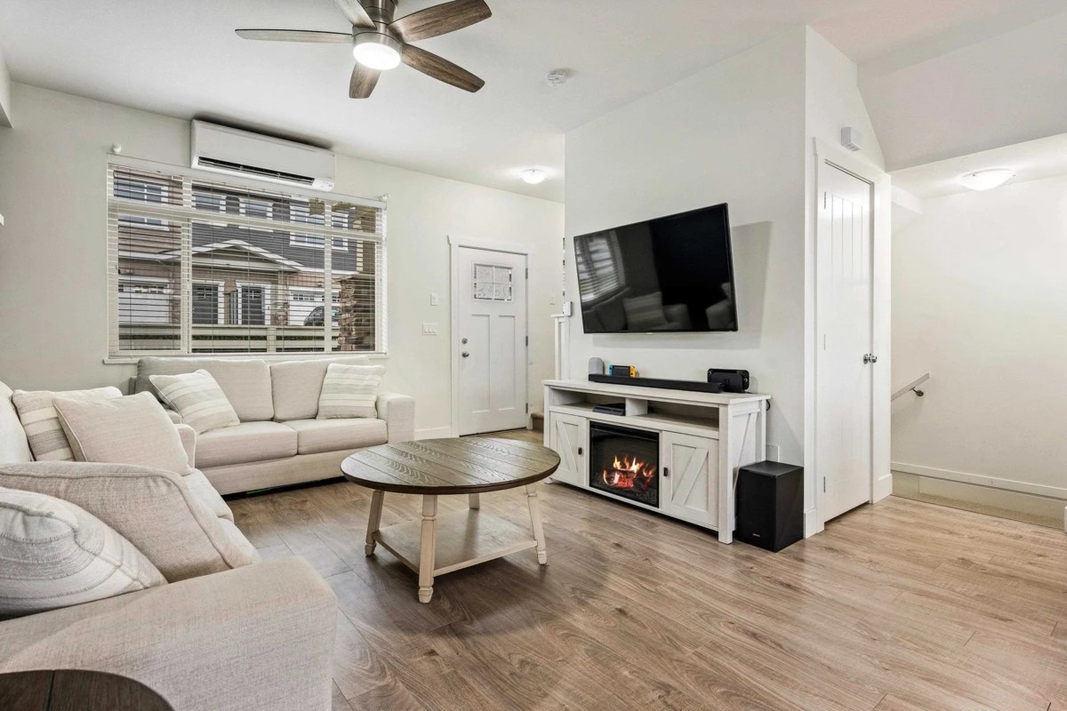 Dining Area Photo of 24 34230 Elmwood Drive, Abbotsford, BC