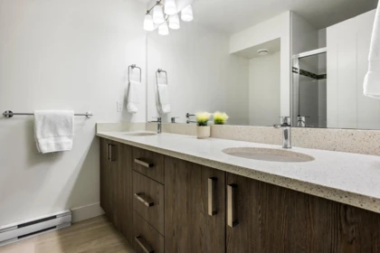 Guest Bathroom Photo of 24 34230 Elmwood Drive, Abbotsford, BC