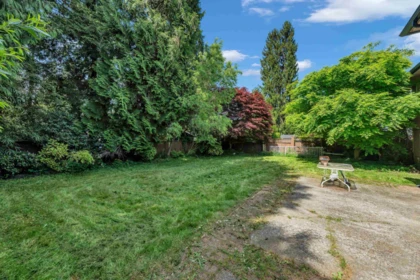 Hallway Photo of 959 Caithness Crescent, Port Moody, BC
