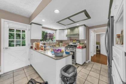 Kitchen Island Photo of 959 Caithness Crescent, Port Moody, BC