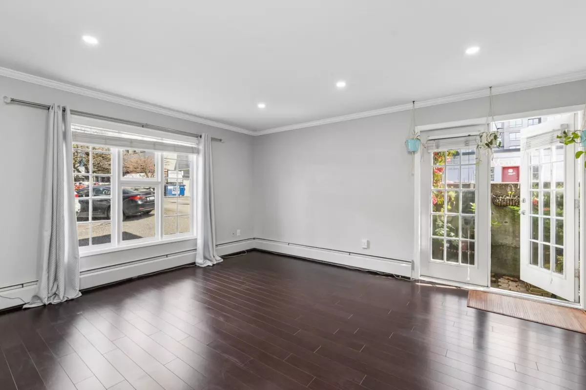 Living Room Photo of 102 120 W 17th Street, North Vancouver, BC