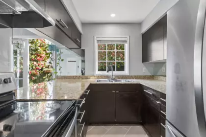 Breakfast Nook Photo of 102 120 W 17th Street, North Vancouver, BC
