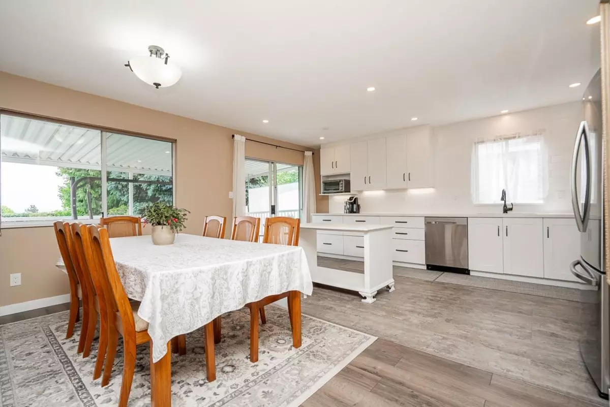 Living Room Photo of 33090 Best Avenue, Mission, BC