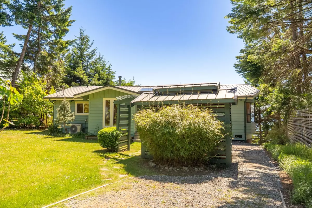 Kitchen Photo of 2659 Schooner Way, Pender Island, BC