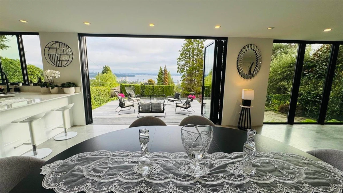 Family Room Photo of 2234 Palmerston Avenue, West Vancouver, BC