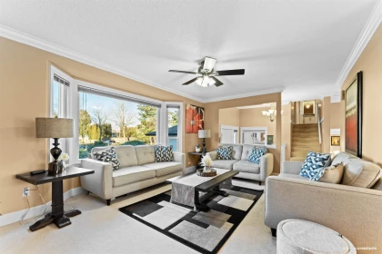 Kitchen Island Photo of 15796 95a Avenue, Surrey, BC