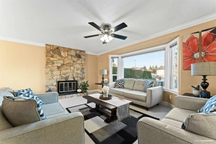 Kitchen Photo of 15796 95a Avenue, Surrey, BC