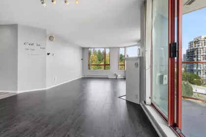 Entry Foyer Photo of 901 38 Leopold Place, New Westminster, BC