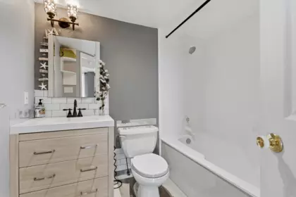 Hot Tub / Spa Photo of 901 38 Leopold Place, New Westminster, BC