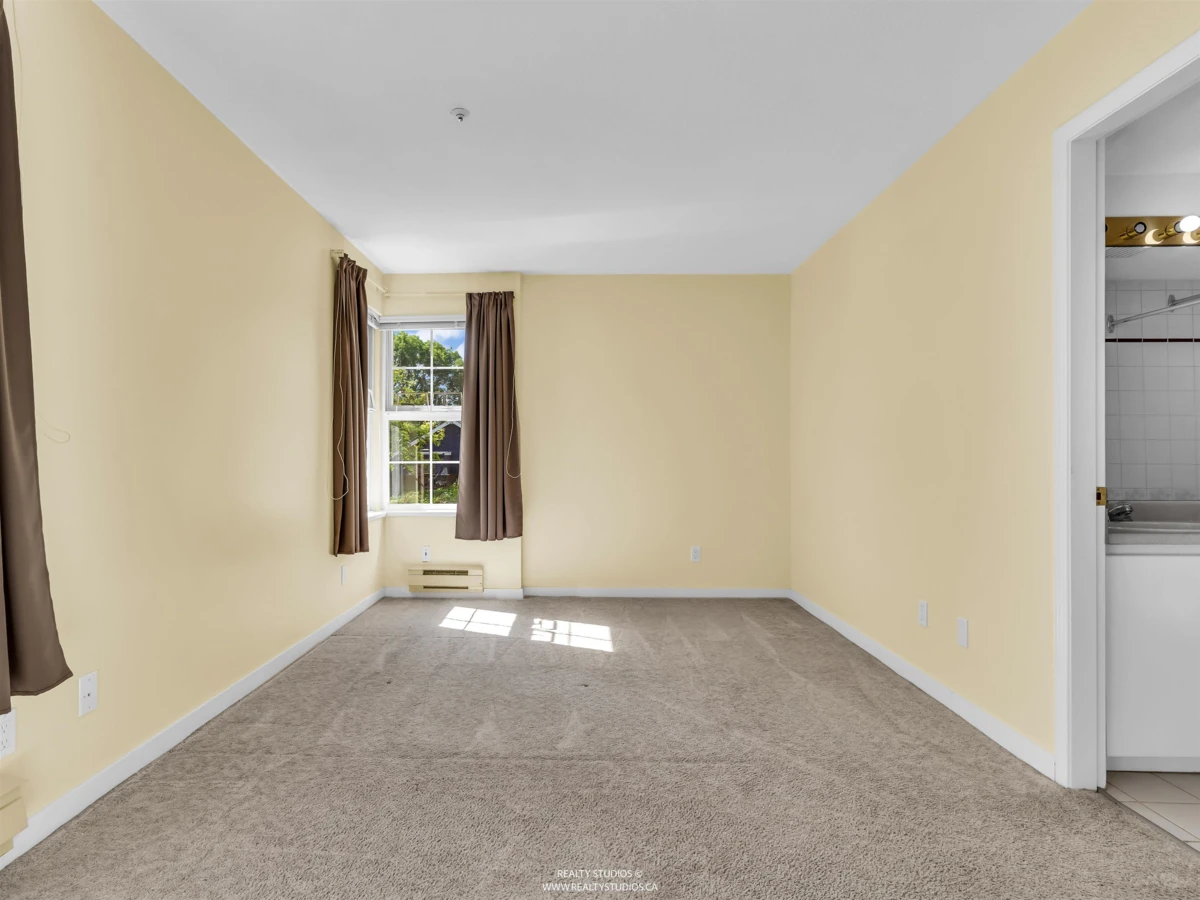 Family Room Photo of 204 876 W 16th Avenue, Vancouver, BC