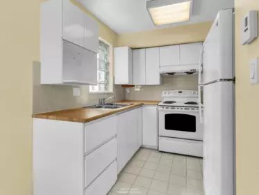 Laundry Room Photo of 204 876 W 16th Avenue, Vancouver, BC