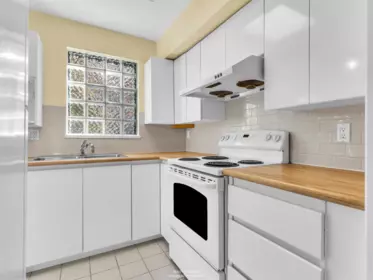 Mudroom Photo of 204 876 W 16th Avenue, Vancouver, BC