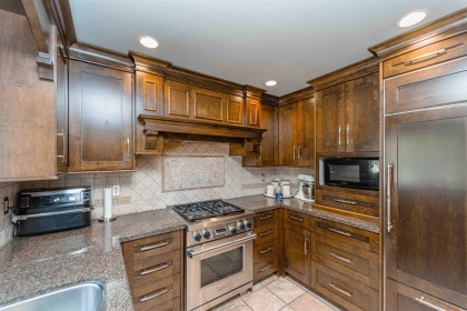Walk-In Closet Photo of 32155 Clinton Avenue, Abbotsford, BC