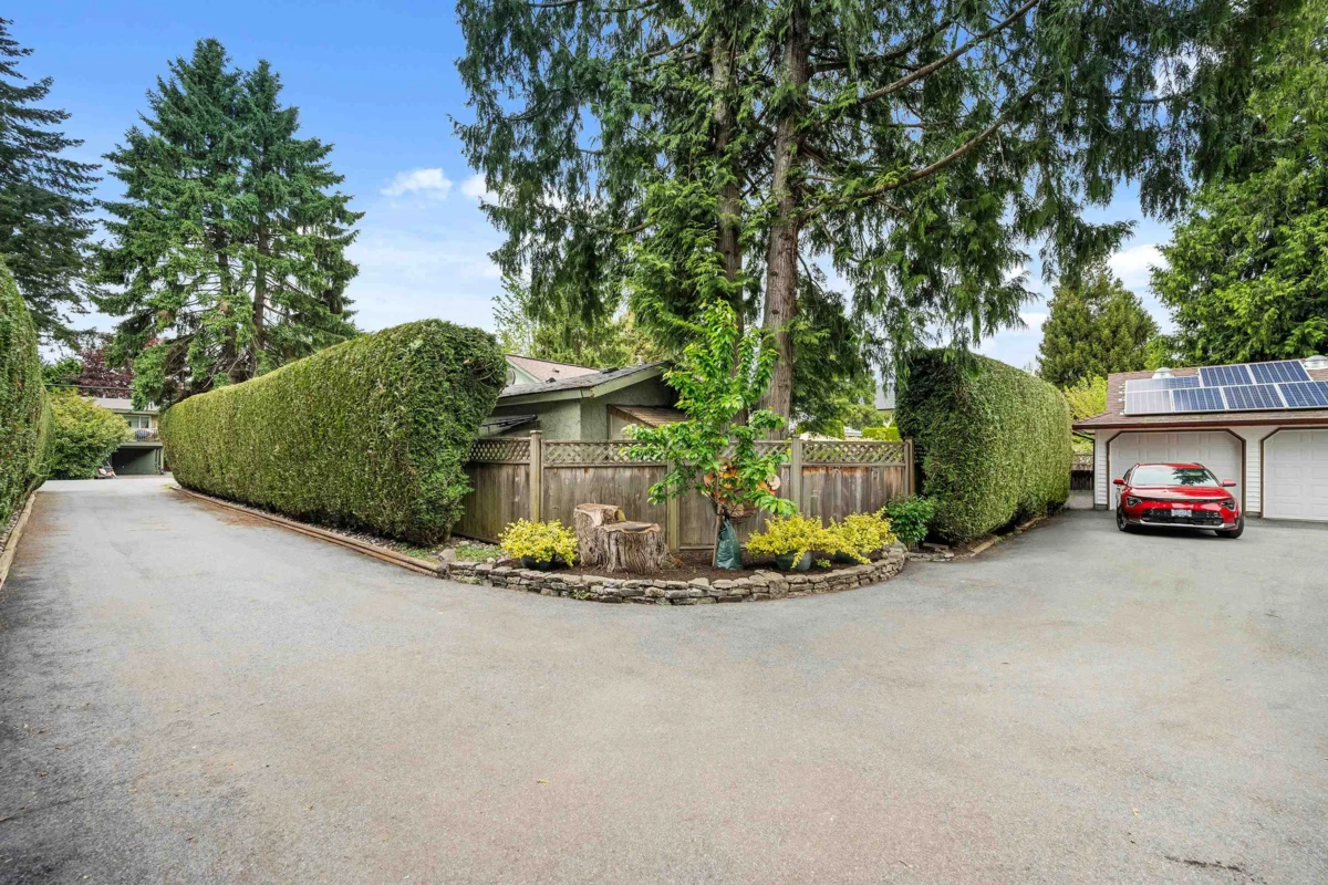 Living Room Photo of 2566 126th Street, Surrey, BC