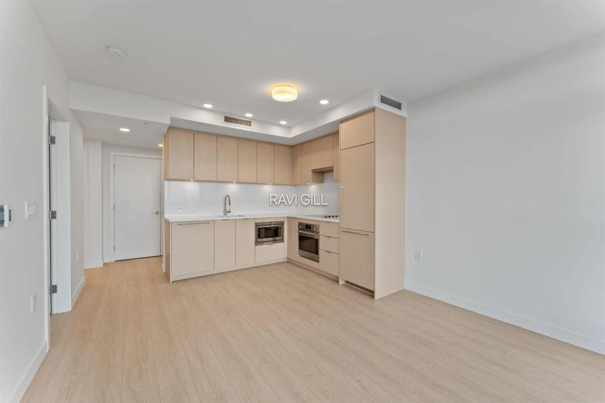 Family Room Photo of 3012 13675 107a Avenue, Surrey, BC