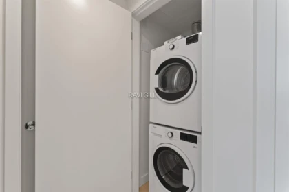 Walk-In Closet Photo of 3012 13675 107a Avenue, Surrey, BC