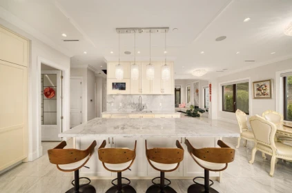 Kitchen Island Photo of 1410 Mathers Avenue, West Vancouver, BC