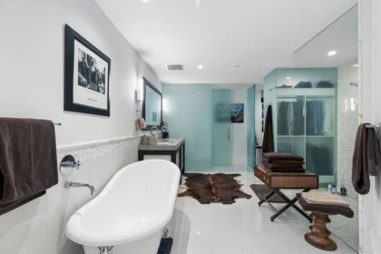 Entry Foyer Photo of 304 1102 Hornby Street, Vancouver, BC