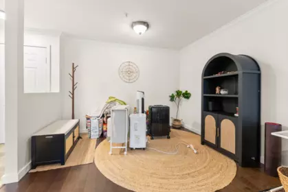 Entry Foyer Photo of 323 15268 W 105 Ave Avenue, Surrey, BC