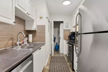 Guest Bathroom Photo of 323 15268 W 105 Ave Avenue, Surrey, BC