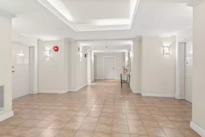 Mudroom Photo of 323 15268 W 105 Ave Avenue, Surrey, BC