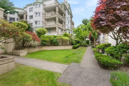 Neighborhood Park Photo Near 323 15268 W 105 Ave Avenue, Surrey, BC