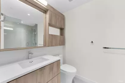 Primary Bathroom Photo of 401 755 Harbourside Drive, North Vancouver, BC