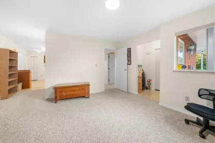 Basement Recreation Room Photo of 15655 Semiahmoo Avenue, White Rock, BC