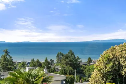 15655 Semiahmoo Avenue, White Rock, BC, White Rock — Single Family Residence for sale
