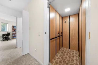 Hot Tub / Spa Photo of 15655 Semiahmoo Avenue, White Rock, BC