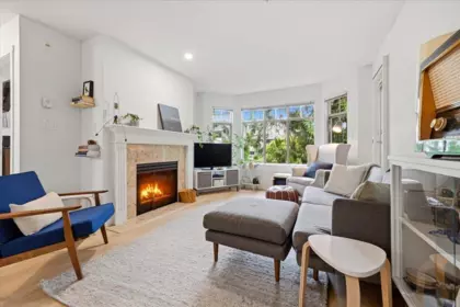 411 2059 Chesterfield Avenue, North Vancouver, BC, North Vancouver — Apartment/Condo for sale
