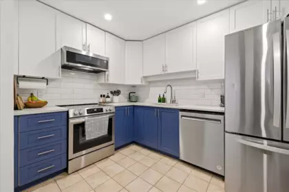 Kitchen Photo of 411 2059 Chesterfield Avenue, North Vancouver, BC