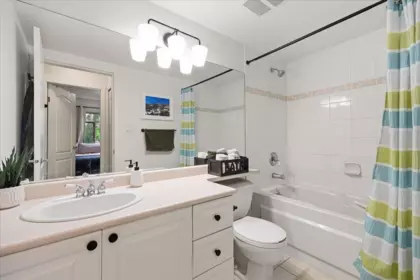 Mudroom Photo of 411 2059 Chesterfield Avenue, North Vancouver, BC