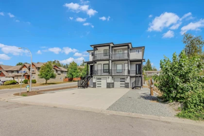 32711 Antelope Avenue, Mission, BC, Mission — Half Duplex for sale