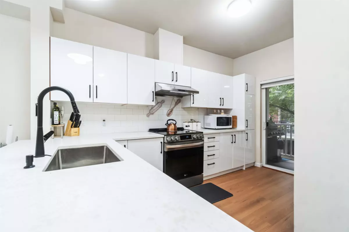 Dining Area Photo of 8 935 Ewen Avenue, New Westminster, BC